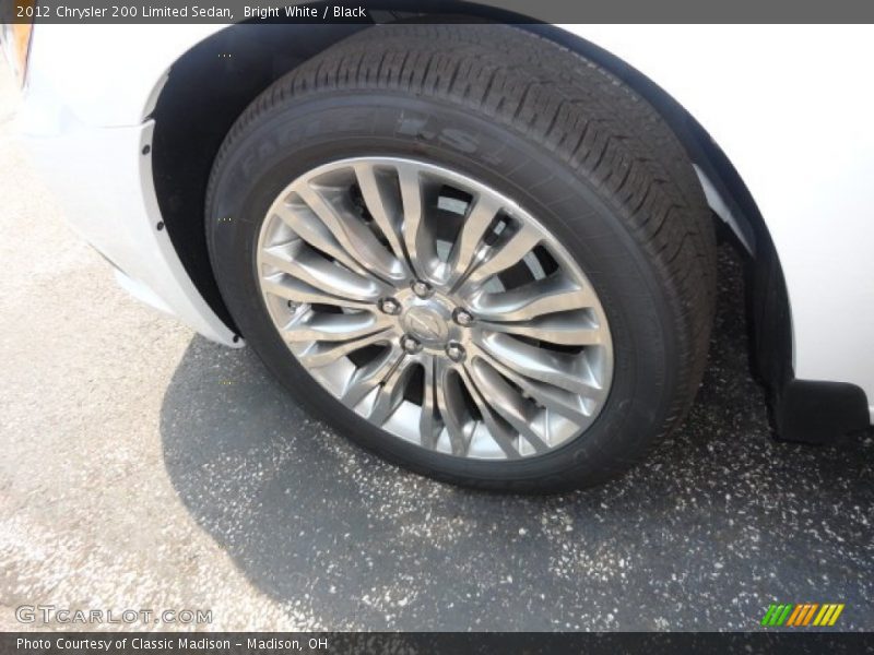 Bright White / Black 2012 Chrysler 200 Limited Sedan