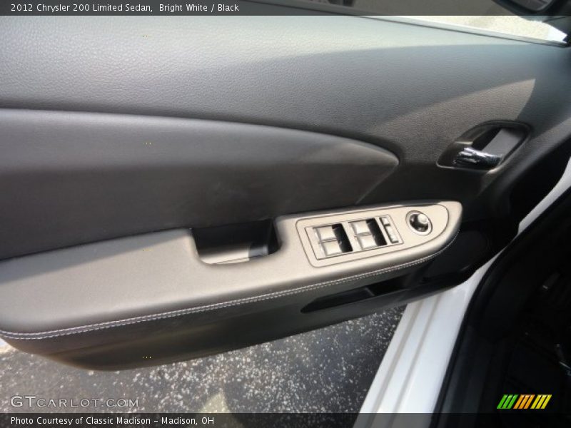 Bright White / Black 2012 Chrysler 200 Limited Sedan