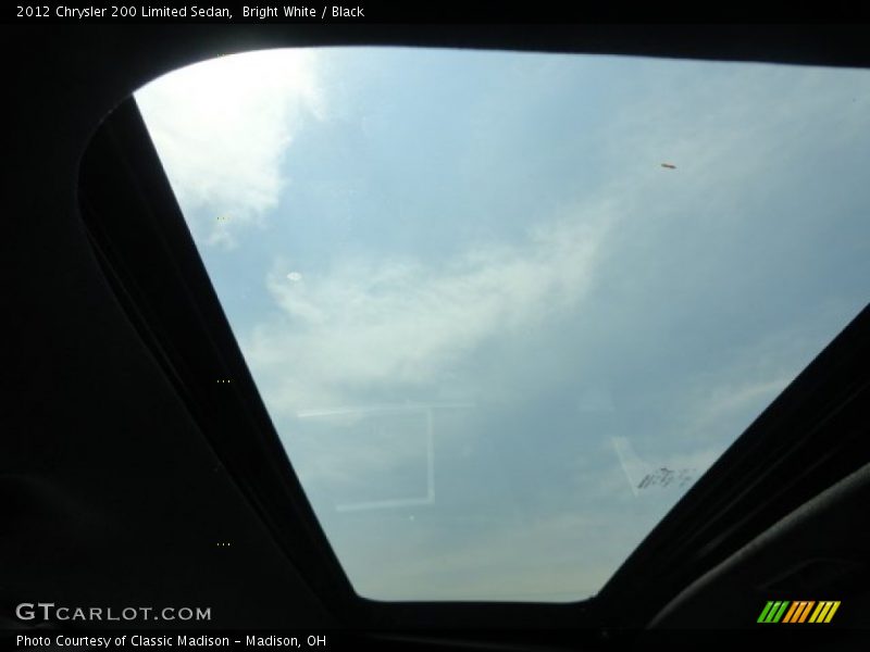 Bright White / Black 2012 Chrysler 200 Limited Sedan
