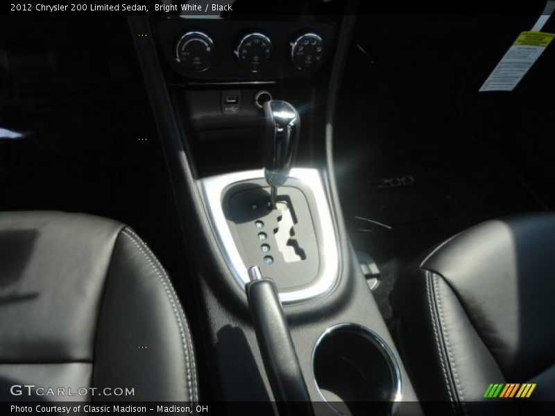 Bright White / Black 2012 Chrysler 200 Limited Sedan