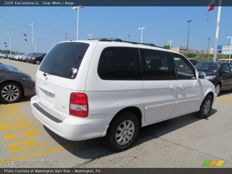 Clear White / Beige 2005 Kia Sedona LX