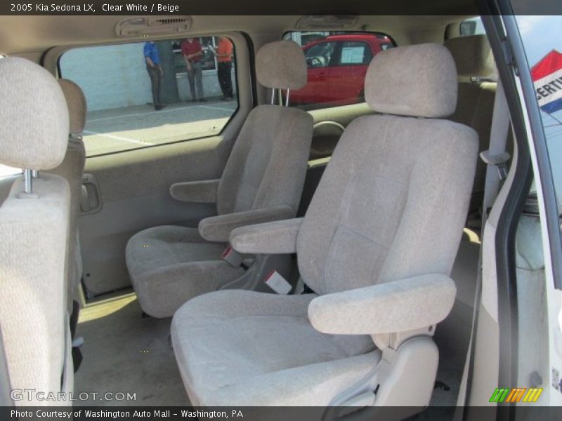 Clear White / Beige 2005 Kia Sedona LX