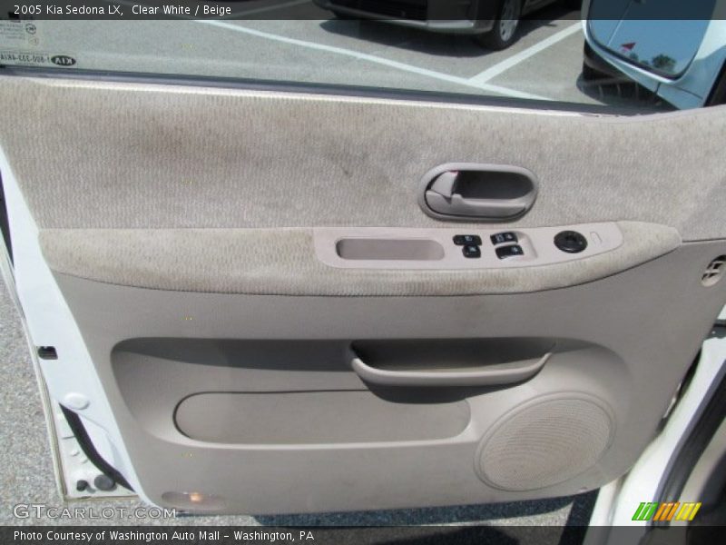 Clear White / Beige 2005 Kia Sedona LX