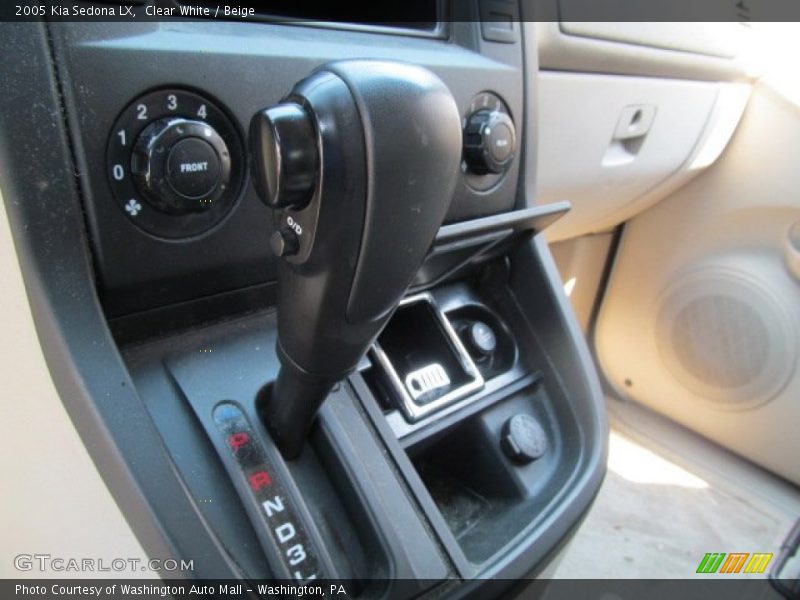 Clear White / Beige 2005 Kia Sedona LX