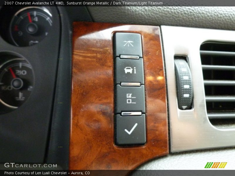 Controls of 2007 Avalanche LT 4WD