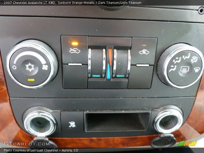 Controls of 2007 Avalanche LT 4WD