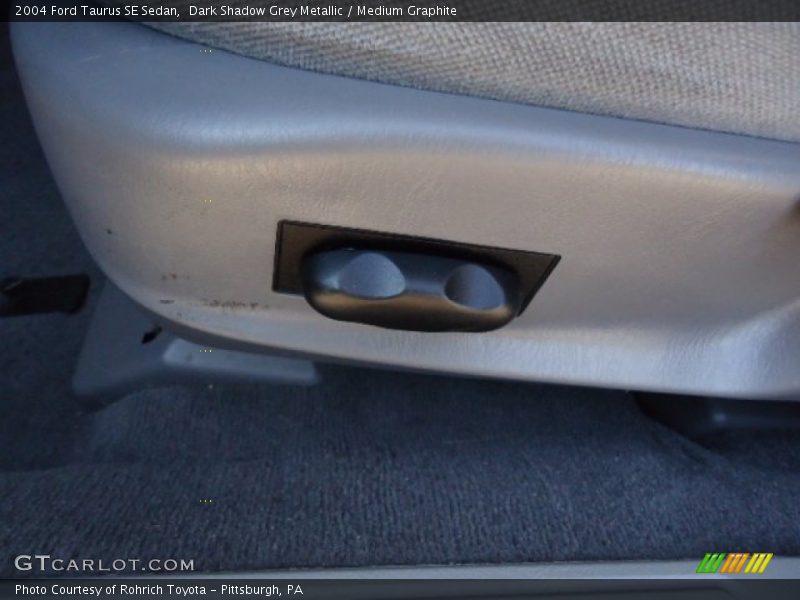 Dark Shadow Grey Metallic / Medium Graphite 2004 Ford Taurus SE Sedan