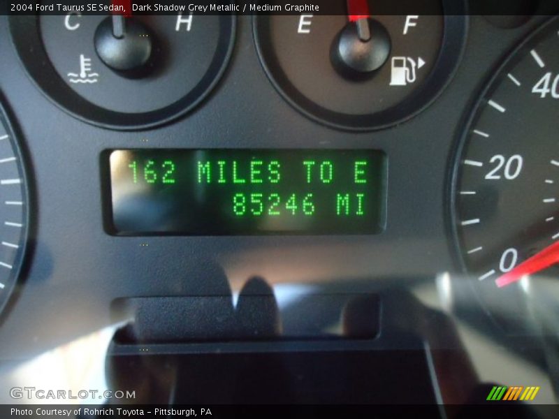 Dark Shadow Grey Metallic / Medium Graphite 2004 Ford Taurus SE Sedan