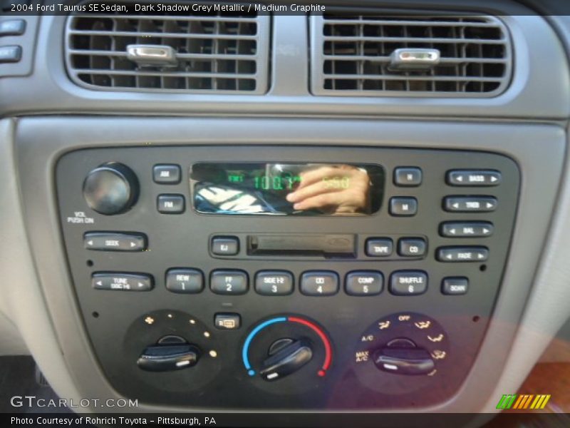 Dark Shadow Grey Metallic / Medium Graphite 2004 Ford Taurus SE Sedan