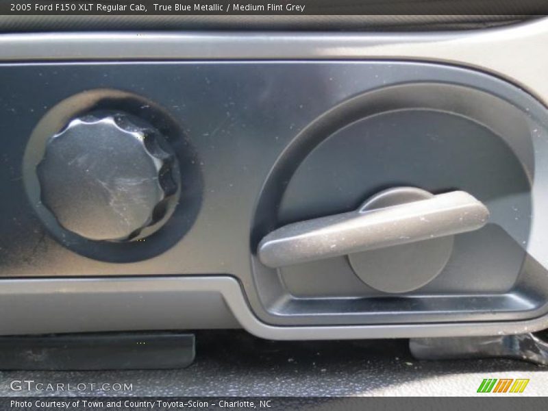 True Blue Metallic / Medium Flint Grey 2005 Ford F150 XLT Regular Cab