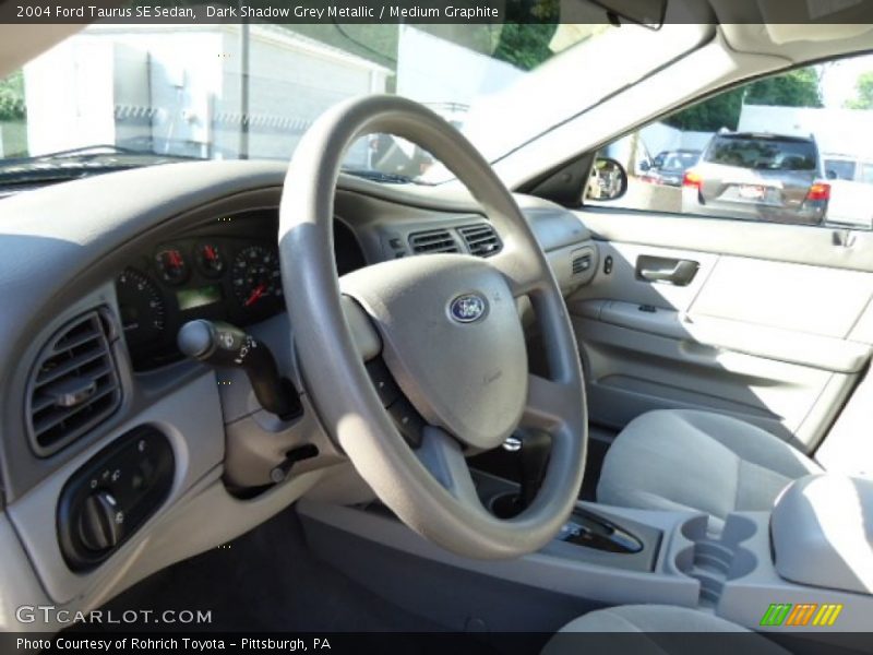 Dark Shadow Grey Metallic / Medium Graphite 2004 Ford Taurus SE Sedan