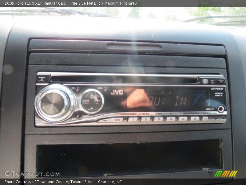 True Blue Metallic / Medium Flint Grey 2005 Ford F150 XLT Regular Cab