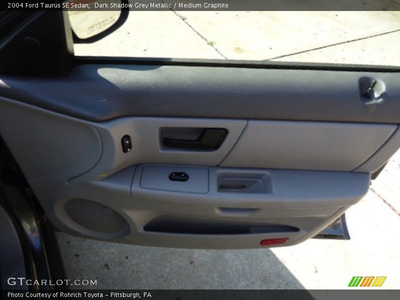 Dark Shadow Grey Metallic / Medium Graphite 2004 Ford Taurus SE Sedan