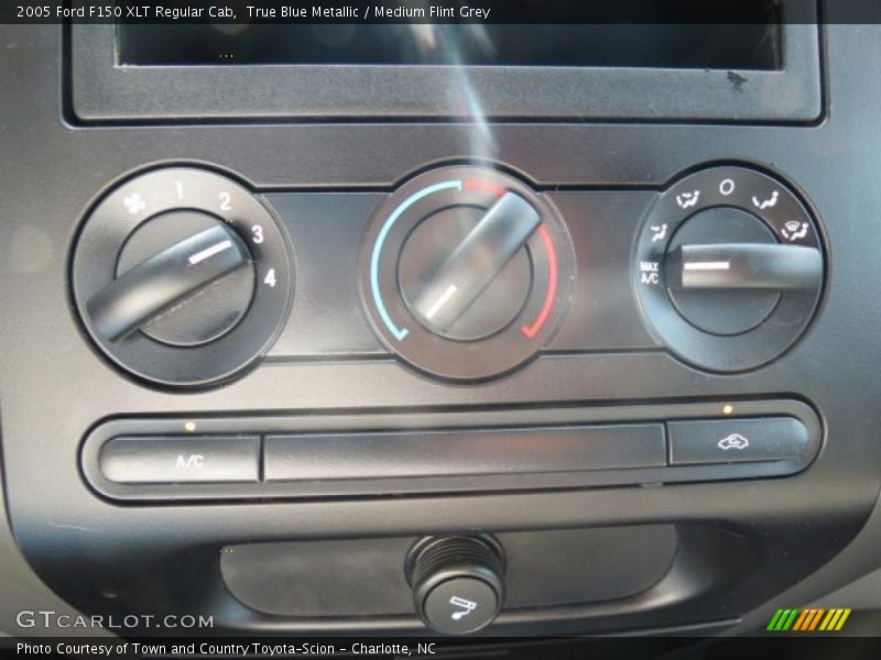 True Blue Metallic / Medium Flint Grey 2005 Ford F150 XLT Regular Cab
