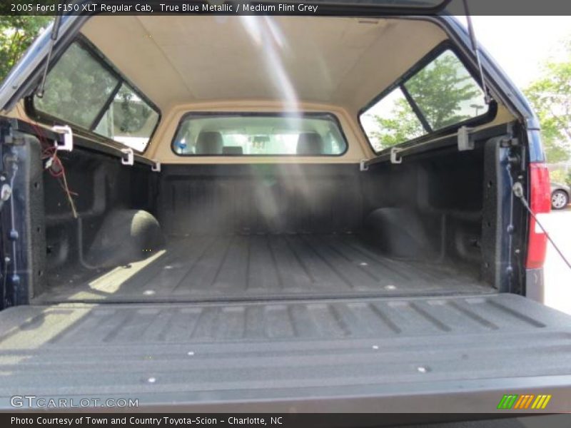 True Blue Metallic / Medium Flint Grey 2005 Ford F150 XLT Regular Cab