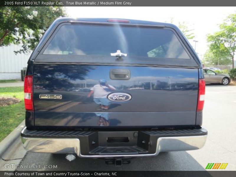 True Blue Metallic / Medium Flint Grey 2005 Ford F150 XLT Regular Cab