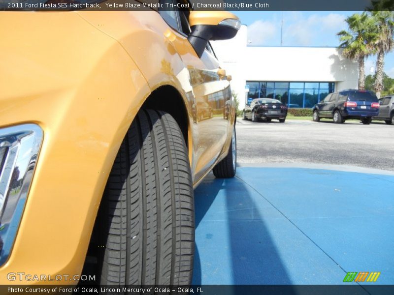 Yellow Blaze Metallic Tri-Coat / Charcoal Black/Blue Cloth 2011 Ford Fiesta SES Hatchback