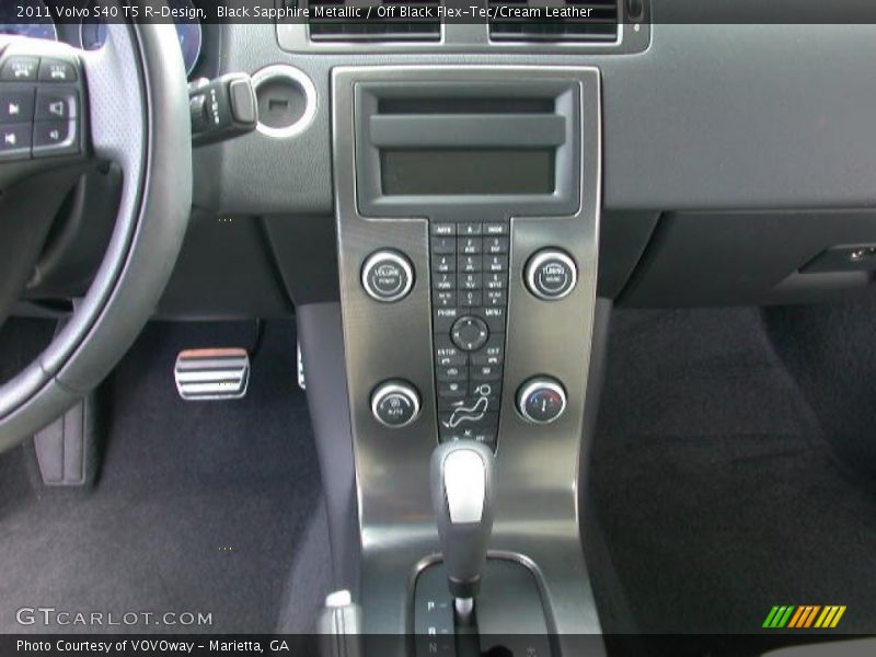 Controls of 2011 S40 T5 R-Design
