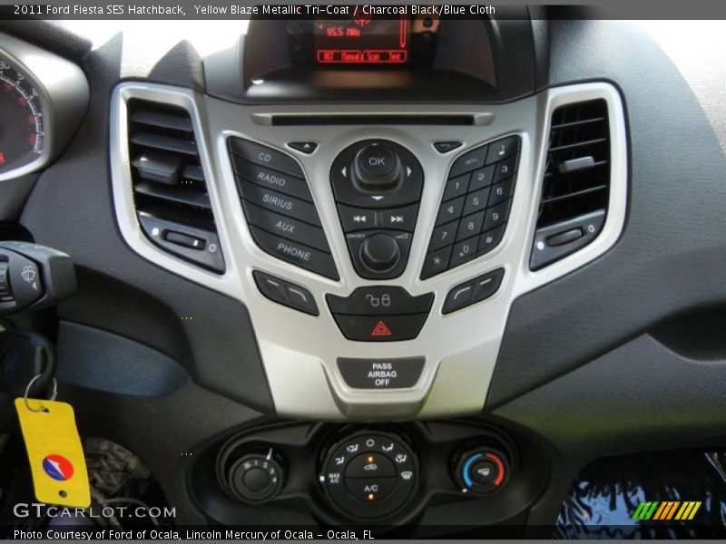 Yellow Blaze Metallic Tri-Coat / Charcoal Black/Blue Cloth 2011 Ford Fiesta SES Hatchback