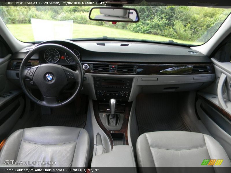 Dashboard of 2006 3 Series 325xi Sedan