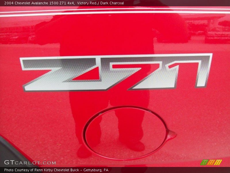 Victory Red / Dark Charcoal 2004 Chevrolet Avalanche 1500 Z71 4x4