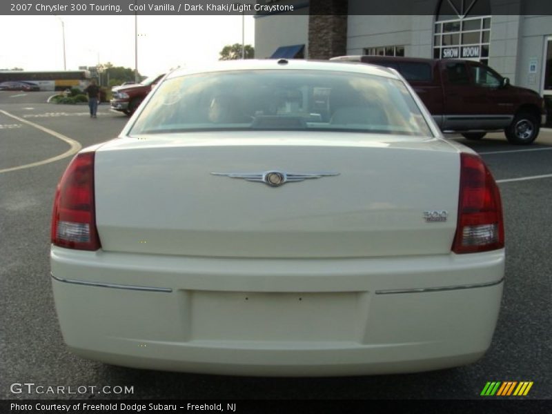 Cool Vanilla / Dark Khaki/Light Graystone 2007 Chrysler 300 Touring