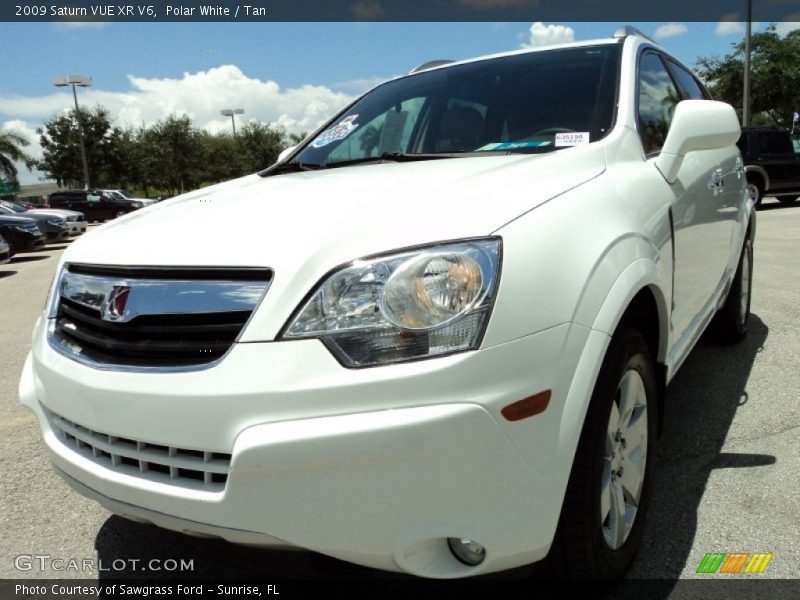 Polar White / Tan 2009 Saturn VUE XR V6