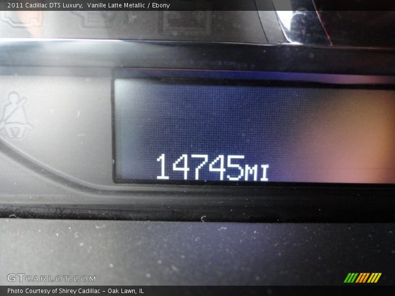 Vanille Latte Metallic / Ebony 2011 Cadillac DTS Luxury
