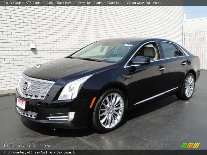 Front 3/4 View of 2013 XTS Platinum AWD