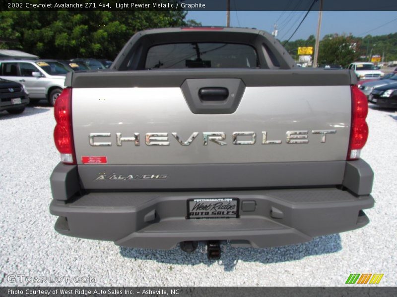 Light Pewter Metallic / Graphite 2002 Chevrolet Avalanche Z71 4x4