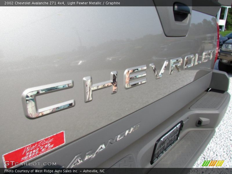 Light Pewter Metallic / Graphite 2002 Chevrolet Avalanche Z71 4x4