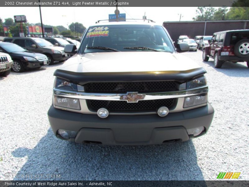 Light Pewter Metallic / Graphite 2002 Chevrolet Avalanche Z71 4x4