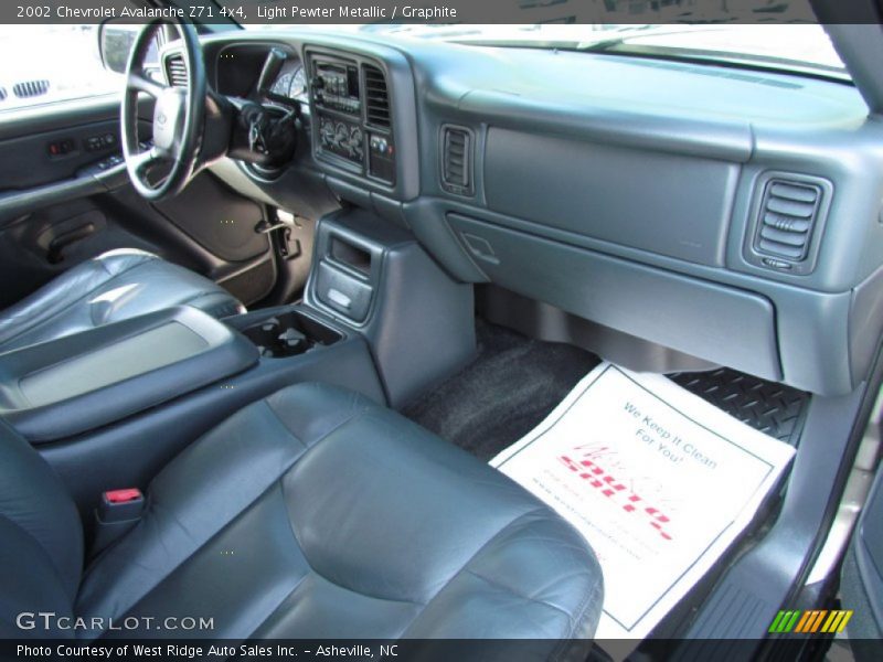Light Pewter Metallic / Graphite 2002 Chevrolet Avalanche Z71 4x4