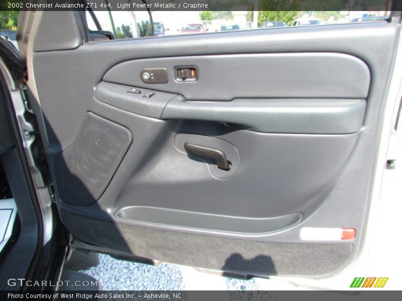 Light Pewter Metallic / Graphite 2002 Chevrolet Avalanche Z71 4x4