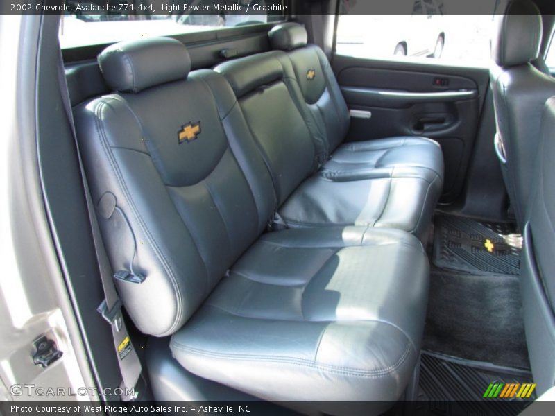 Light Pewter Metallic / Graphite 2002 Chevrolet Avalanche Z71 4x4