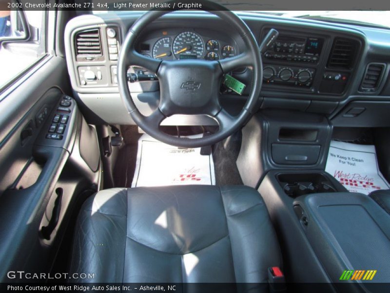 Light Pewter Metallic / Graphite 2002 Chevrolet Avalanche Z71 4x4