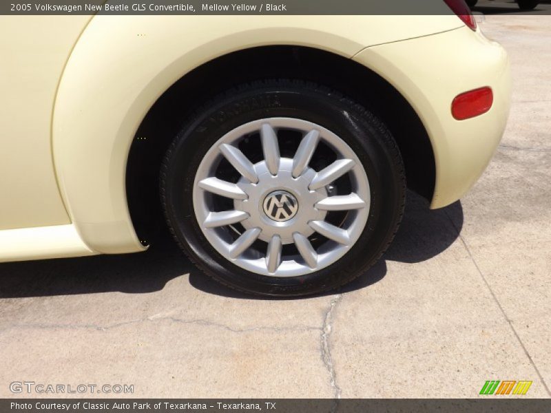 Mellow Yellow / Black 2005 Volkswagen New Beetle GLS Convertible