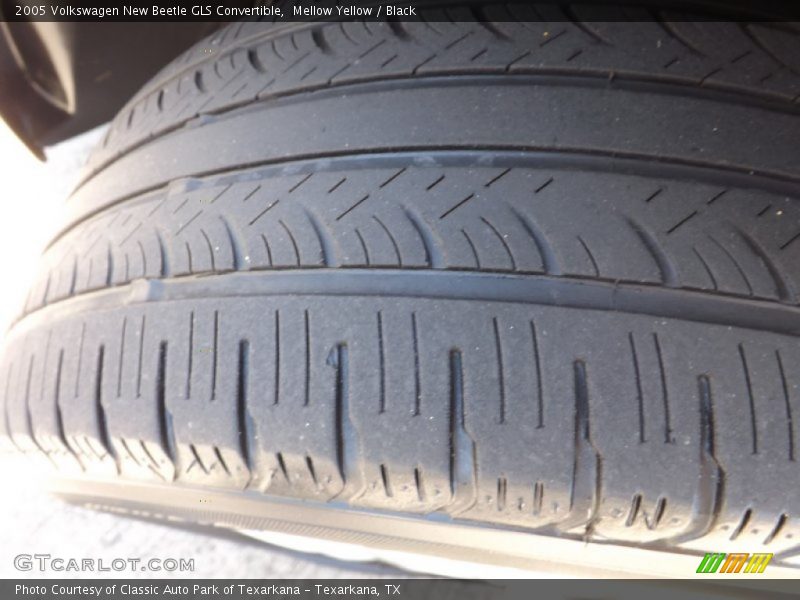 Mellow Yellow / Black 2005 Volkswagen New Beetle GLS Convertible