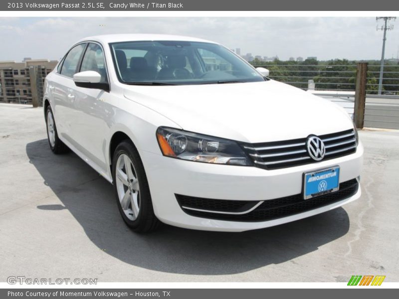 Candy White / Titan Black 2013 Volkswagen Passat 2.5L SE