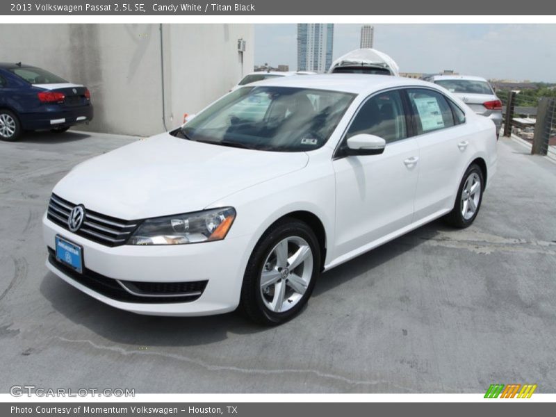 Candy White / Titan Black 2013 Volkswagen Passat 2.5L SE