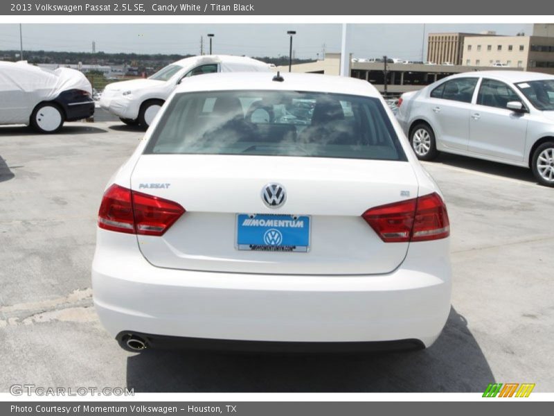 Candy White / Titan Black 2013 Volkswagen Passat 2.5L SE