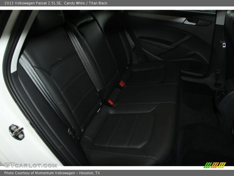 Candy White / Titan Black 2013 Volkswagen Passat 2.5L SE