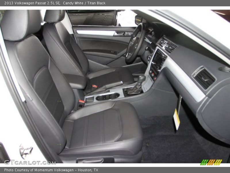 Candy White / Titan Black 2013 Volkswagen Passat 2.5L SE