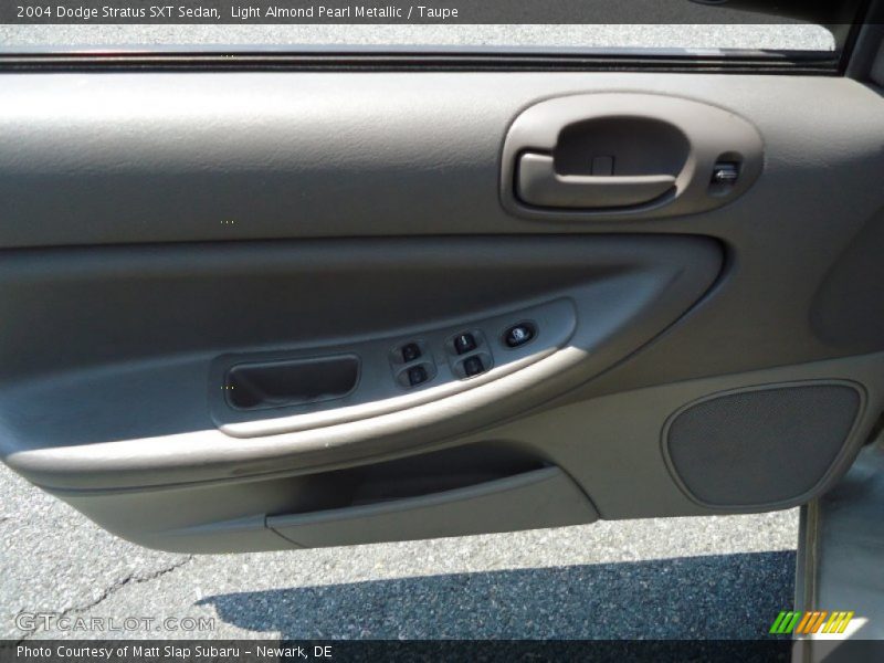 Light Almond Pearl Metallic / Taupe 2004 Dodge Stratus SXT Sedan