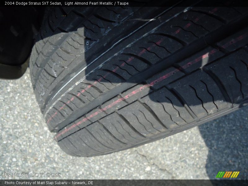 Light Almond Pearl Metallic / Taupe 2004 Dodge Stratus SXT Sedan