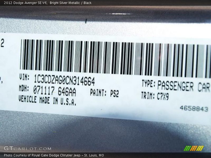 Bright Silver Metallic / Black 2012 Dodge Avenger SE V6