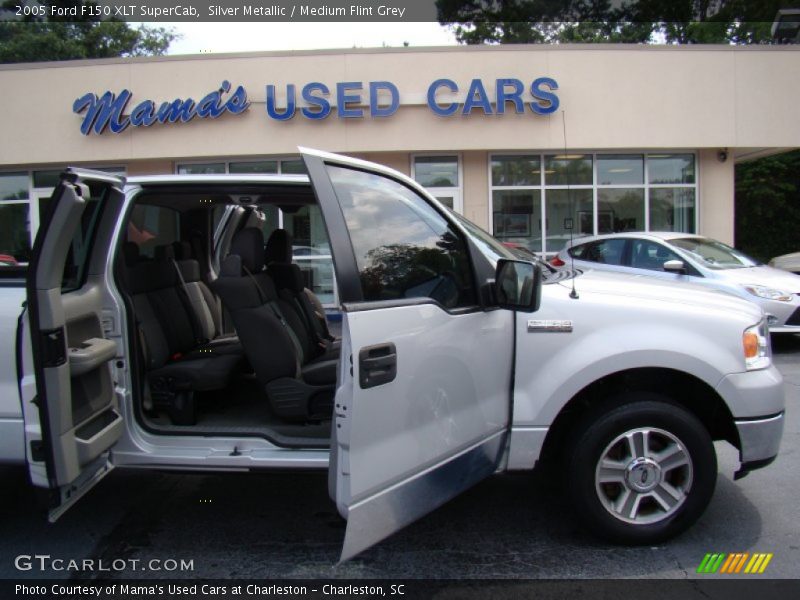 Silver Metallic / Medium Flint Grey 2005 Ford F150 XLT SuperCab