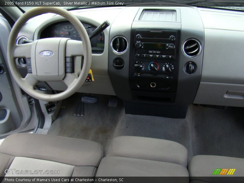 Silver Metallic / Medium Flint Grey 2005 Ford F150 XLT SuperCab