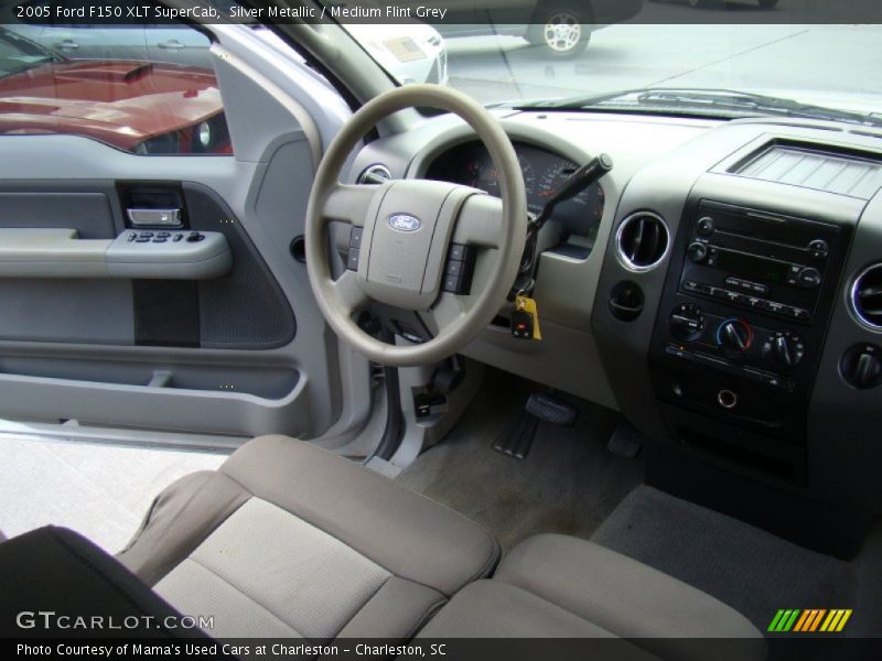Silver Metallic / Medium Flint Grey 2005 Ford F150 XLT SuperCab