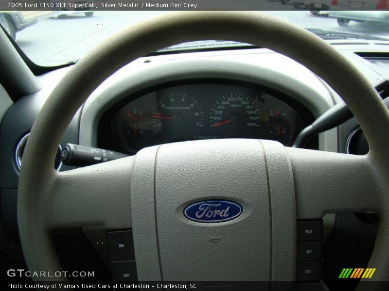 Silver Metallic / Medium Flint Grey 2005 Ford F150 XLT SuperCab